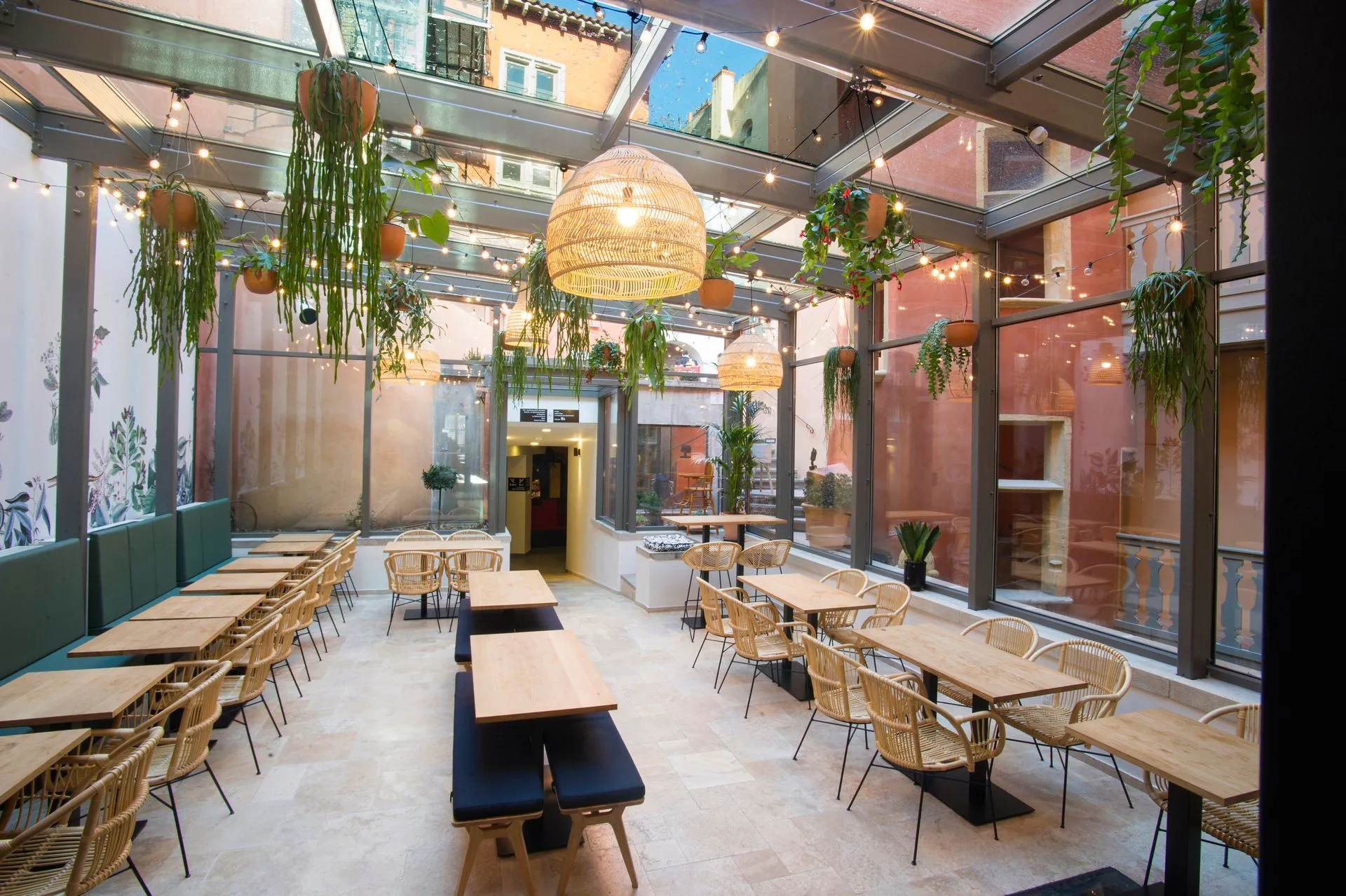 Rénovation de la tour rose food traboule à Lyon par 2B-Groupe