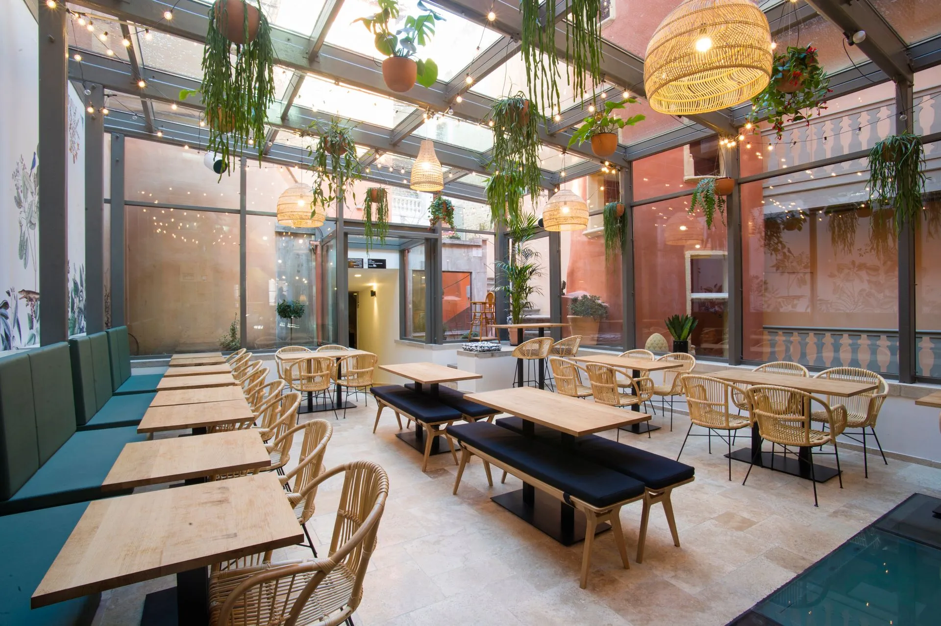 Rénovation de la tour rose food traboule à Lyon par 2B-Groupe