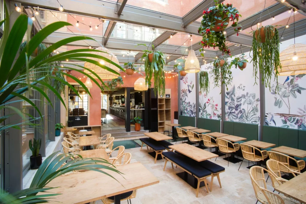 Rénovation de la tour rose food traboule à Lyon par 2B-Groupe