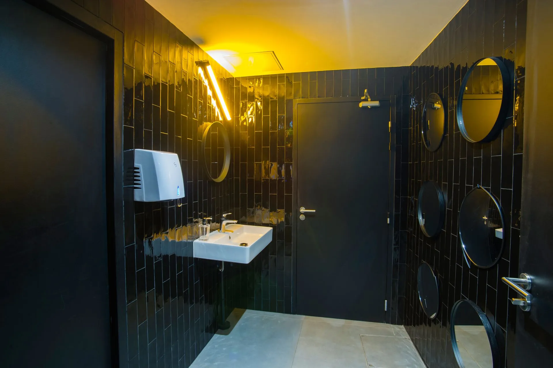 Rénovation de la tour rose food traboule à Lyon par 2B-Groupe