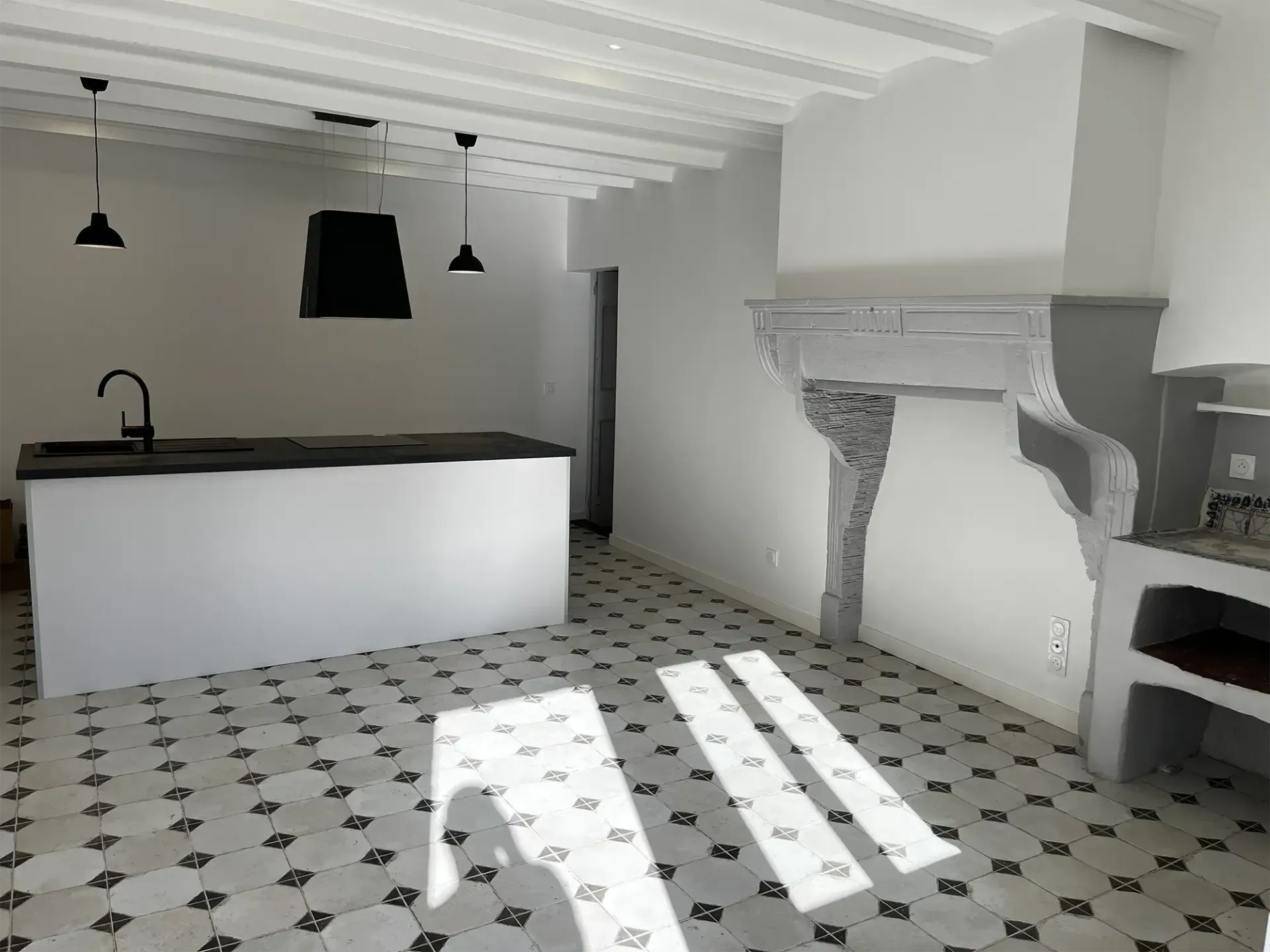 Rénovation d'intérieur de maison en pisé par 2B-Groupe