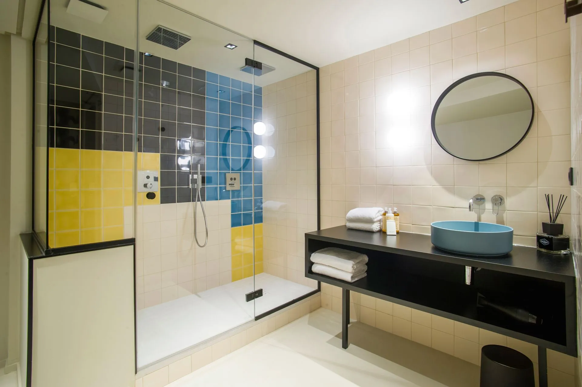 Rénovation de la tour rose food traboule à Lyon par 2B-Groupe