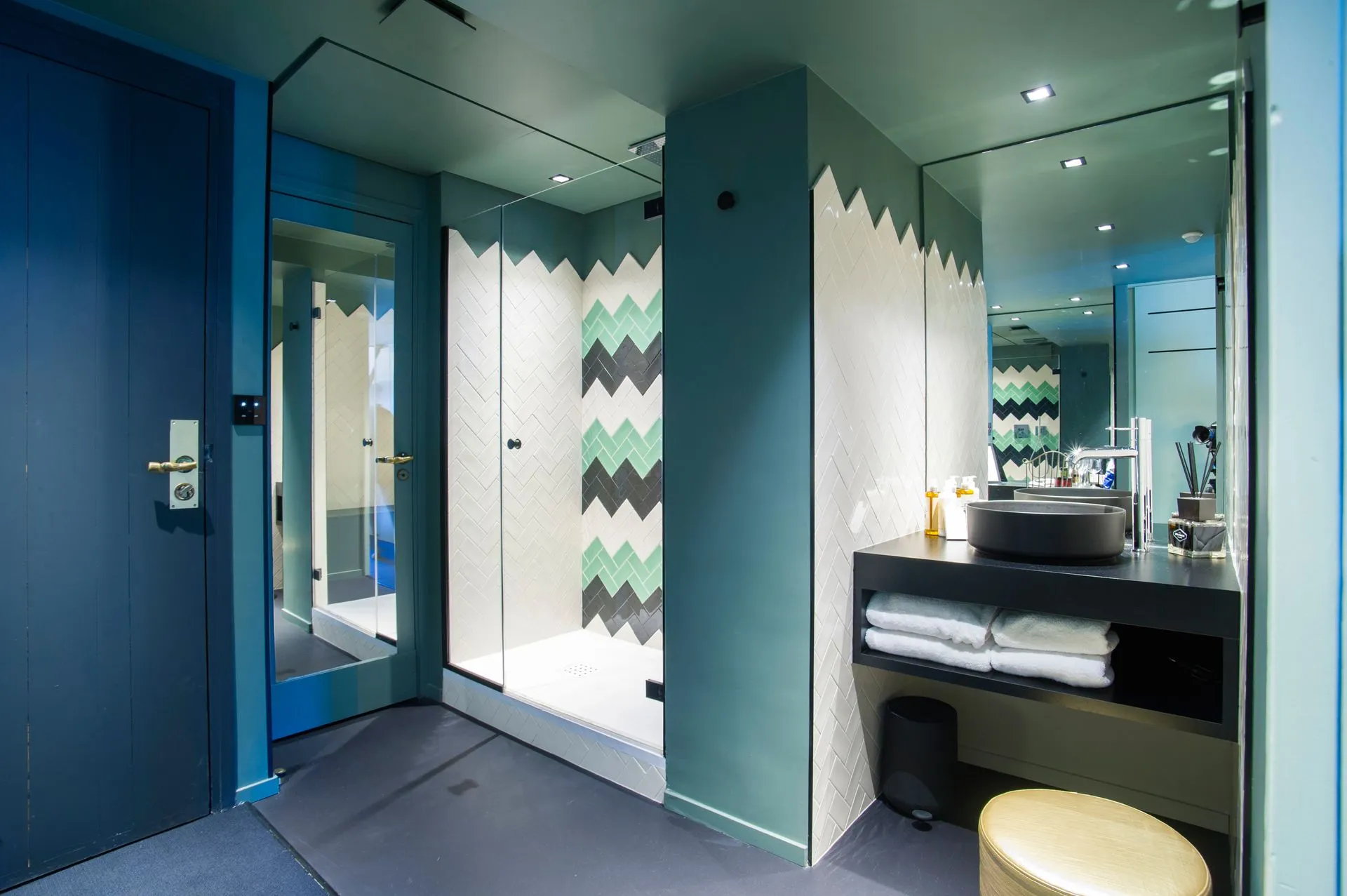 Rénovation de la tour rose food traboule à Lyon par 2B-Groupe