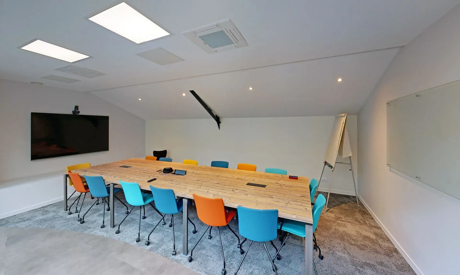 Aménagement de locaux professionnels pour une entreprise à Lyon par 2B:Groupe