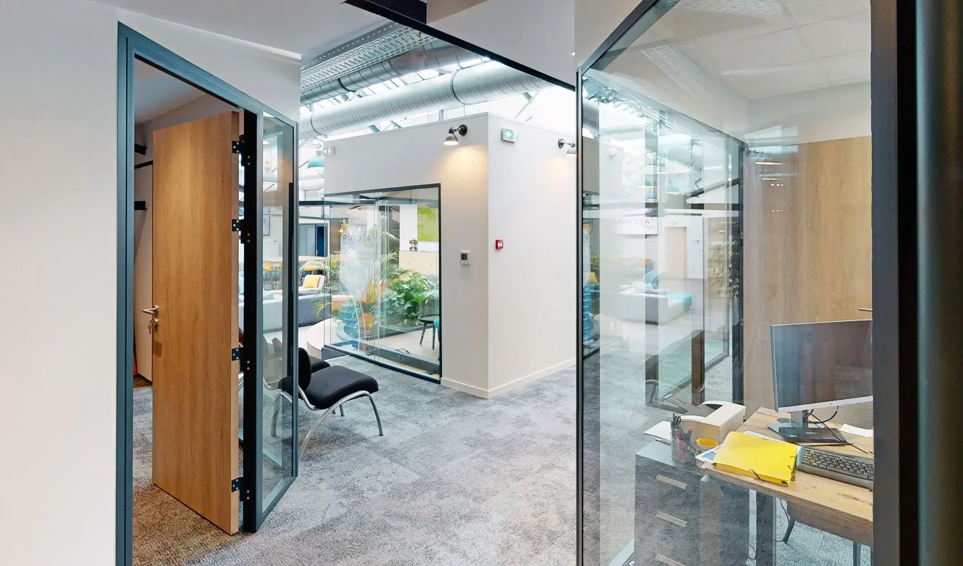 Aménagement de locaux professionnels pour une entreprise à Lyon par 2B:Groupe