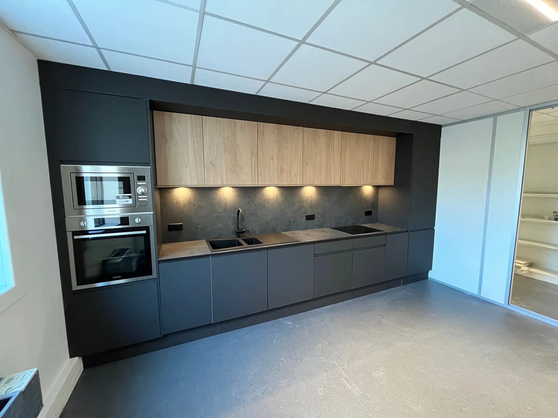 Rénovation des locaux d'une association à Villeurbanne par 2B:groupe