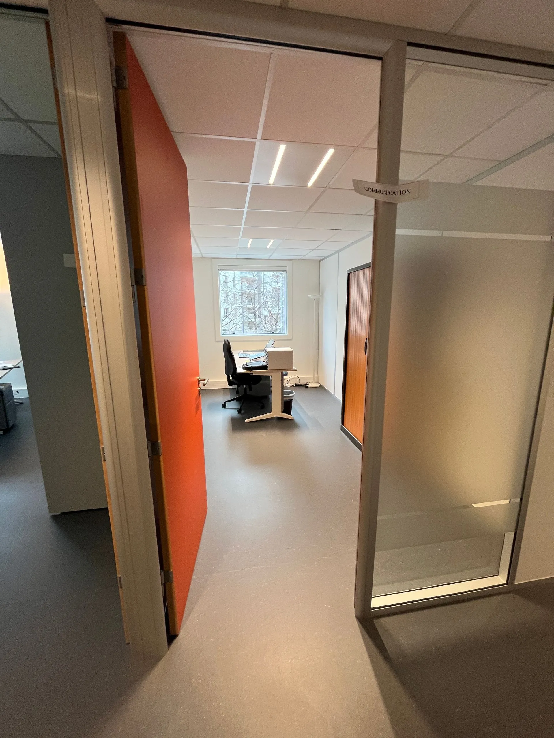 Rénovation des locaux d'une association à Villeurbanne par 2B:groupe